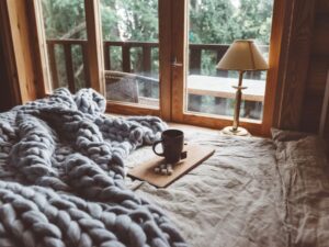 Casa que te abraça: seis dicas para deixar seu ambiente mais aconchegante no inverno 1 01 Abre