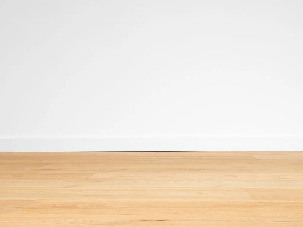 Qual rodapé usar com piso laminado? Guia de combinações 2 03 - Qual rodapé usar com piso laminado