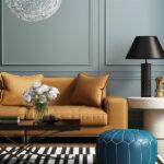 Imagem de uma sala de estar decorada com moldura de parede