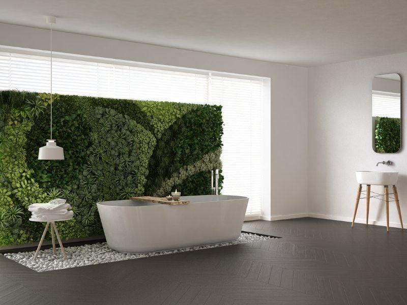Imagem de banheiro decorado com jardim vertical