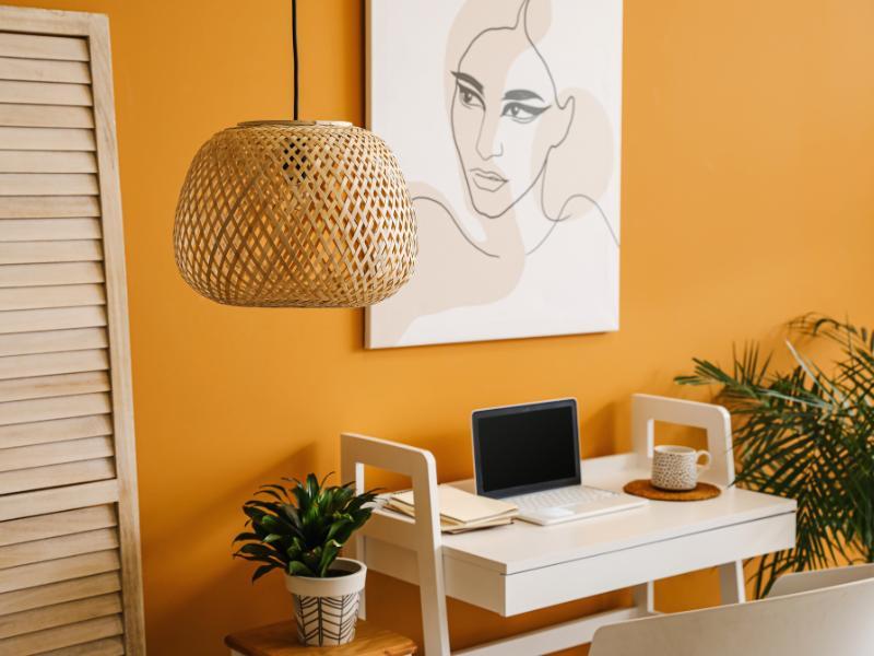 escritório decorado em laranja