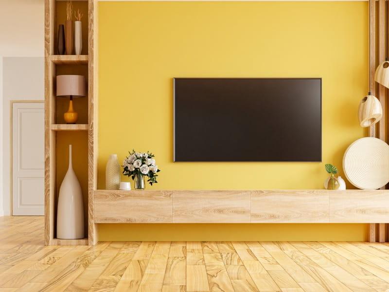 Sala de estar em amarelo sala de estar com painel de tv em amarelo e outros detalhes na cor