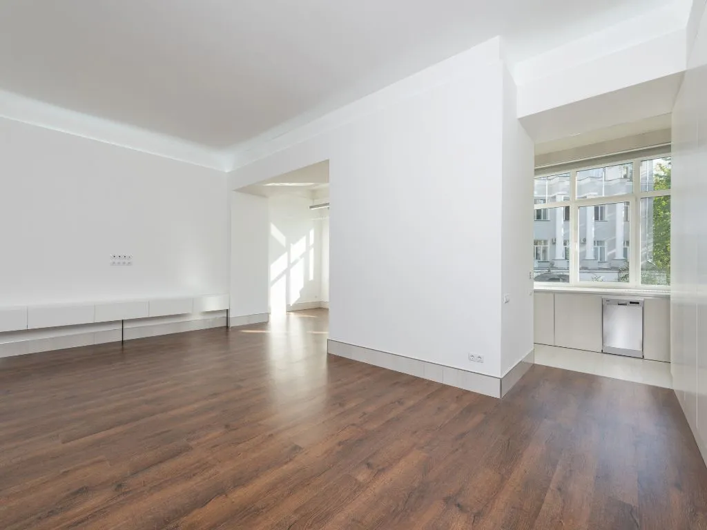 Rodapés e piso vinílico