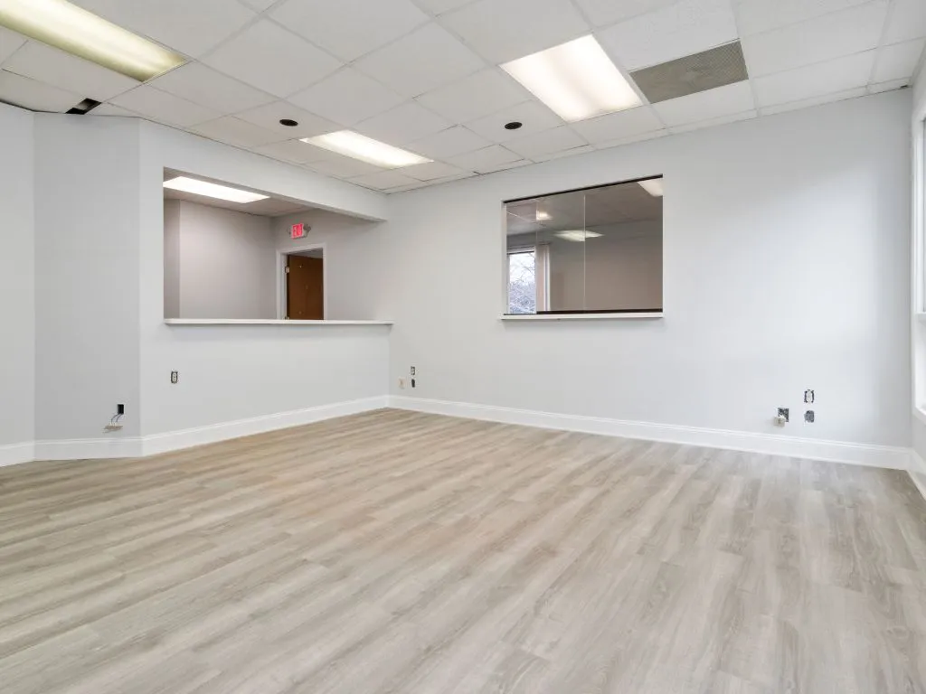 Rodapés e piso vinílico