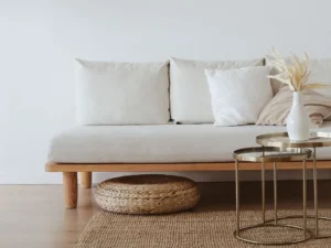 01 - Piso vinílico autocolante e rodapés EVA