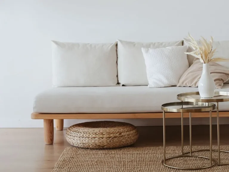 01 - Piso vinílico autocolante e rodapés EVA