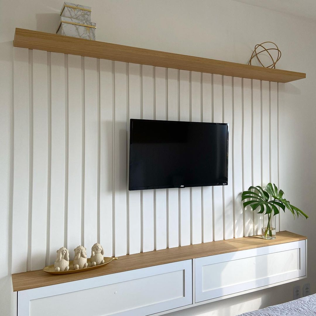 Painel ripado para tv com fios escondidos na sala